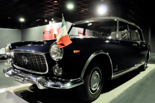Le Lancia Flaminia del Presidente della Repubblica Italiana ricevono la Targa Oro dell’ASI.