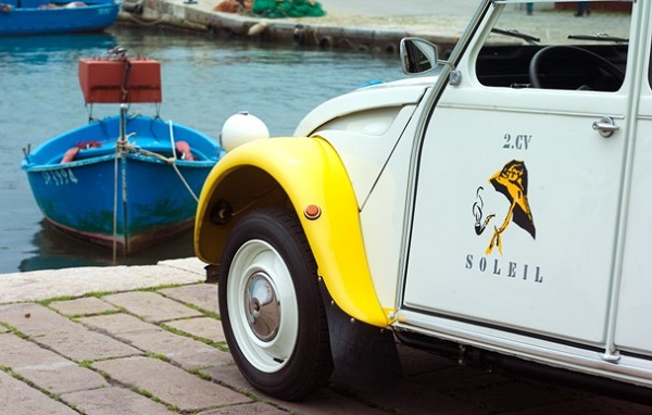 Citroen 2CV Soleil: auto d‘epoca o edizione speciale?