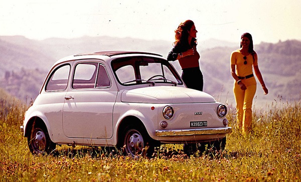 Una mostra rende omaggio alla storia della Fiat 500: tutti a Cherasco.