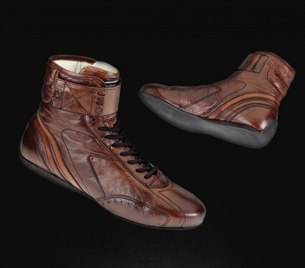 Scarpe OMP Carrera: perfette non solo per la guida.
