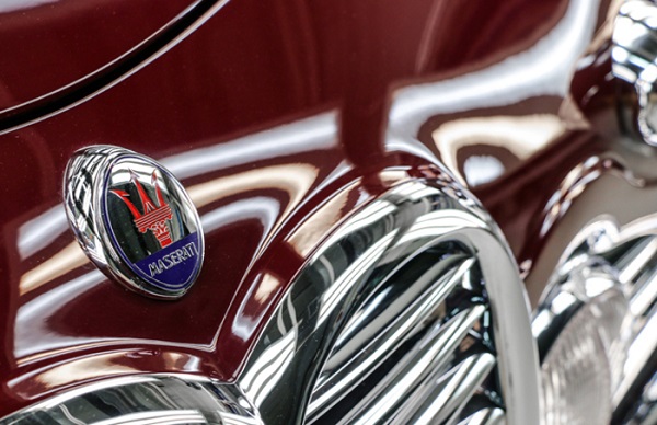 Touring Superleggera fa rivivere 2 gioielli di design italiano.