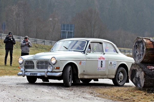 Il 18° Snow Trophy 2016 ad una Volvo Amazon.