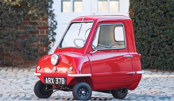 All’asta per 176.000 dollari l’auto più piccola del mondo.