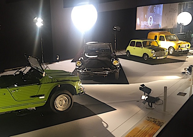 Le più belle auto del cinema in mostra al Salone di Parigi.