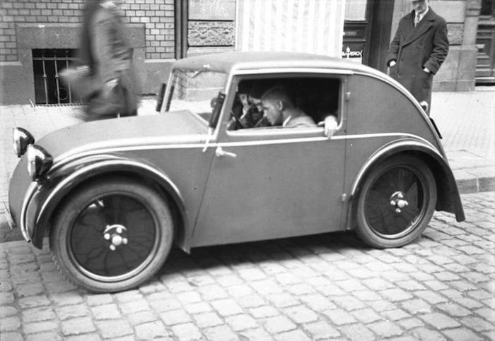 Cercasi fondi su web per ricostruire antenata Vw Maggiolino.