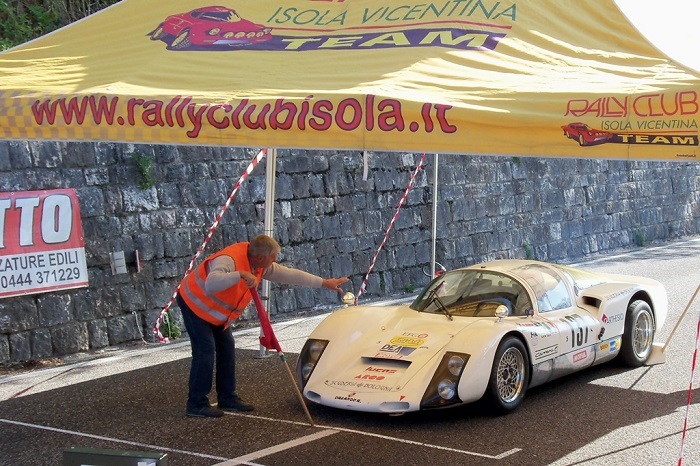 La Salita del Costo Autostoriche è di Sala su Porsche 906.