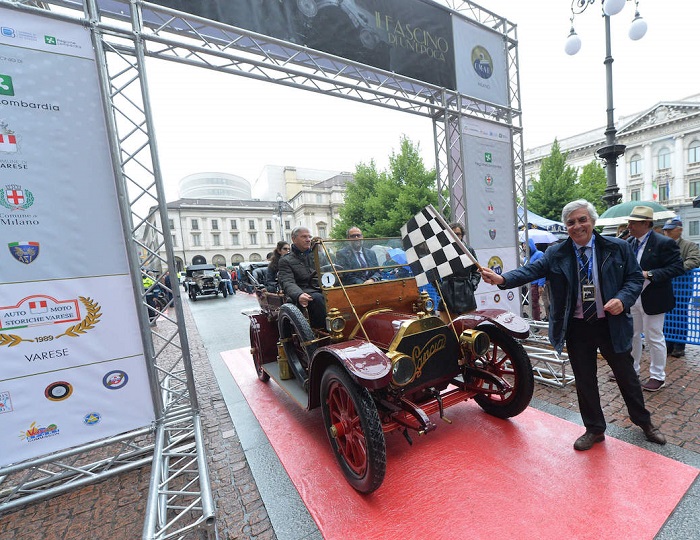 Milano saluta i gioielli senza tempo del Defilé Auto e Moto Anteguerra
