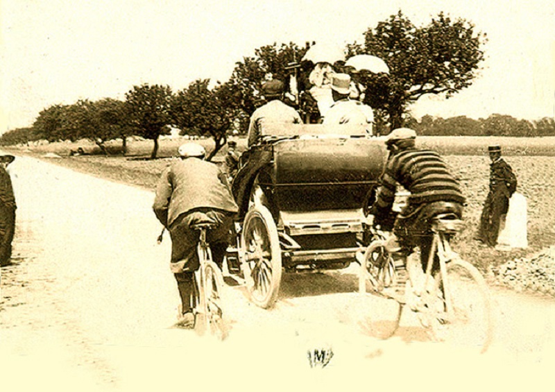 120 anni fa la prima gara di velocità tra automobili: la Parigi – Dieppe.