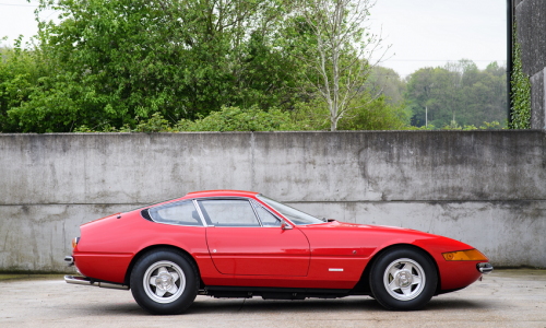 Ferrari Daytona di Elton John ‘regina’ ad asta a Silverstone.