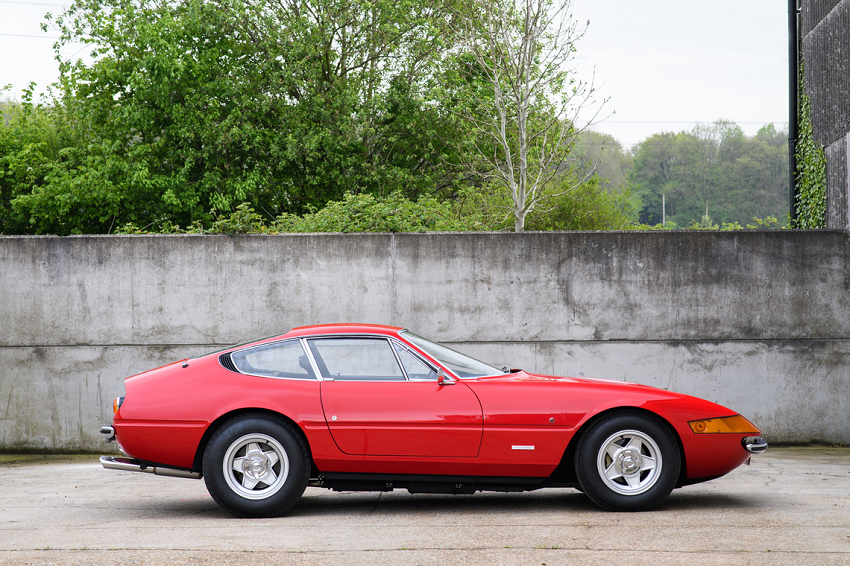 Ferrari Daytona di Elton John ‘regina’ ad asta a Silverstone.