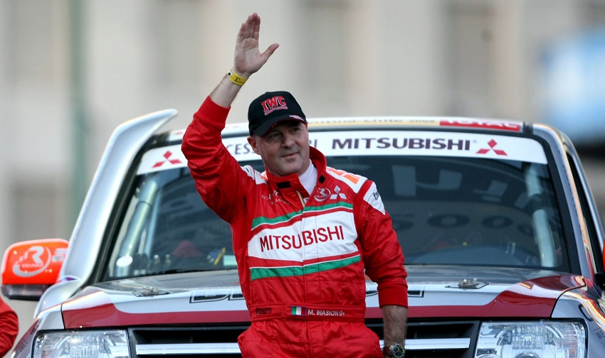 Miki Biasion mette all’asta per beneficenza una sua tuta da gara.