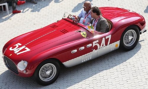 Le Ferrari in un concorso d’eleganza per i 70 anni.