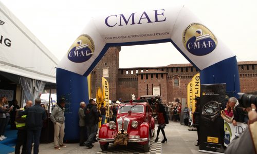 Trofeo Milano 2017: le belle auto d’epoca al Castello Sforzesco.