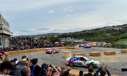 Rally + Leggenda (auto-piloti-pubblico) = Rallylegend.