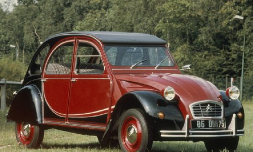 Compagna di vita o status symbol, la 2CV compie 70 anni.