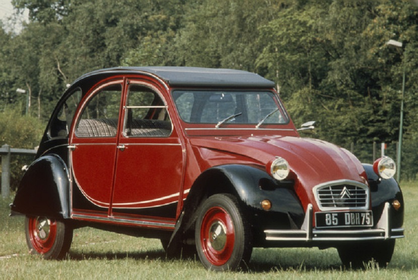 Compagna di vita o status symbol, la 2CV compie 70 anni.