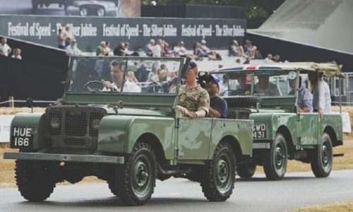Sfilata a Goodwood per le mitiche Land Rover del 1947 e 1948.