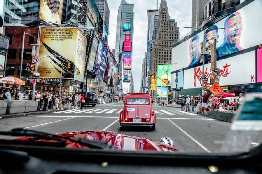 Citroen, raduni e feste nel mondo per i 70 anni della 2CV