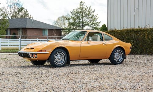 Opel Gt compie 50 anni, tour nelle strade della leggenda.