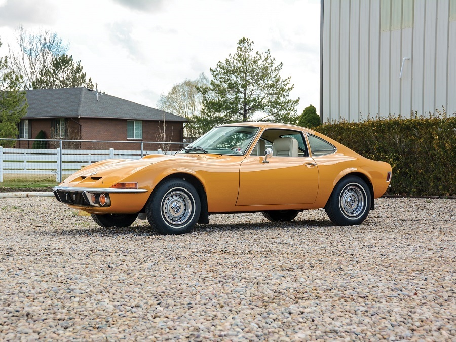 Opel Gt compie 50 anni, tour nelle strade della leggenda.