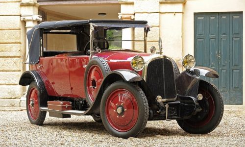 La rara Avions Voisin del Museo Nicolis in scena a Padova con nella Parigi degli anni ’20.