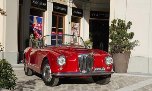 Shopping, saldi e 1000 Miglia: tra i negozi brillano cinque gioielli a motore.