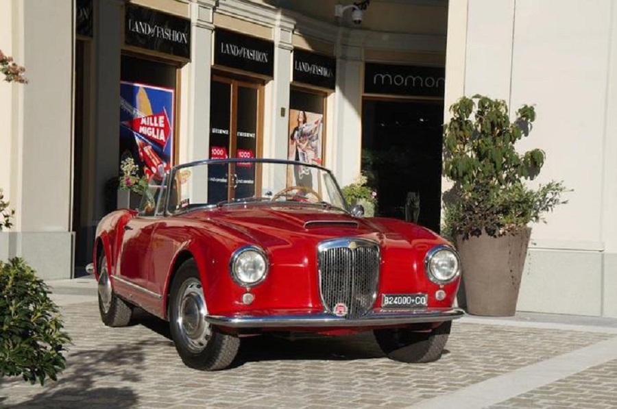 Shopping, saldi e 1000 Miglia: tra i negozi brillano cinque gioielli a motore.