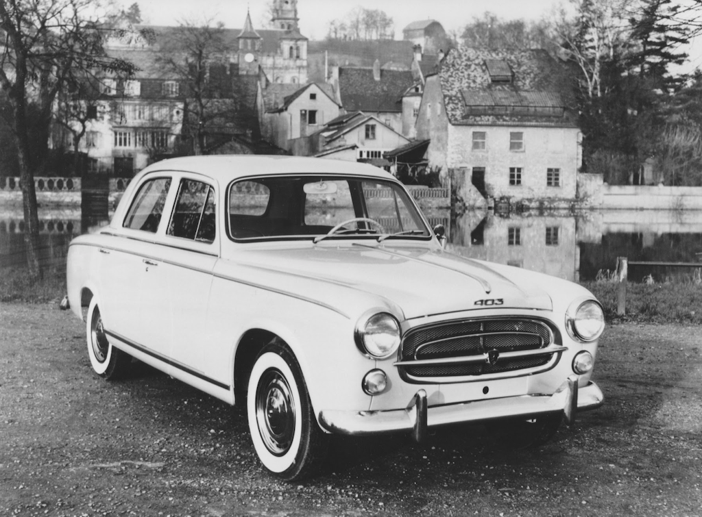 1959: la 403 inaugura la produzione di serie del Diesel Peugeot.