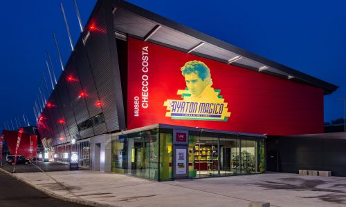 Una mostra denominata Ayrton Magico e dedicata al grande Campione.