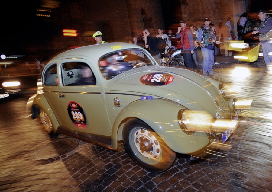 Si celebra anche il Maggiolino alla 1000 Miglia.