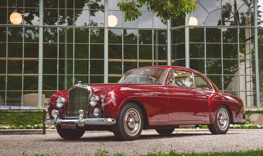 I cent’anni di sportiva eleganza della Bentley raccontata in un libro.