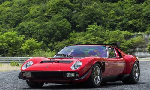 A Pebble Beach 5 Lamborghini Miura dalle storie eccellenti.