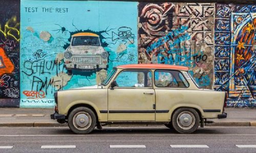 30 anni Muro Berlino, storia delle Trabant e delle Wartburg.