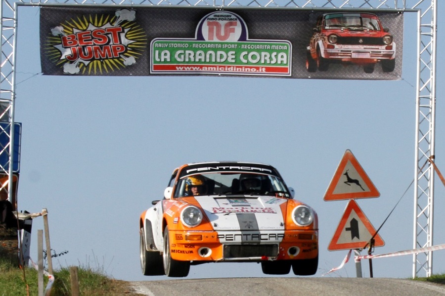 La Porsche 911 di Montini e Belfiore si aggiudicano La Grande Corsa di Chieri 2019.