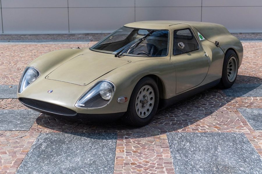 La concept car Alfa Romeo Scarabeo esposta allo Château de Compiègne.
