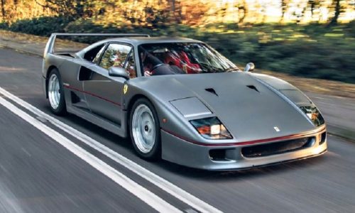 Un modellino celebra la Ferrari F40 del Sultano.