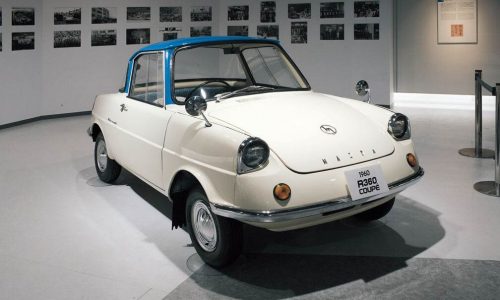 Mazda R360, quasi 60 anni per la prima auto della casa.