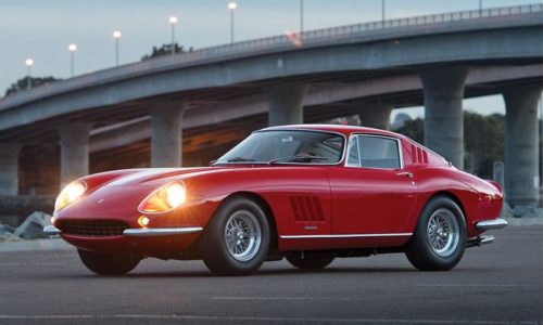 Scorribande parigine in Ferrari!