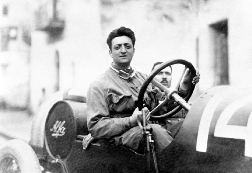 A Firenze un ponte intitolato a Enzo Ferrari.