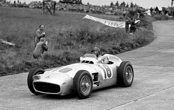 Mercedes Formula 1, debutto vittorioso a Reims 4 luglio 1954.