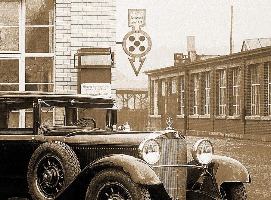 Museo Mercedes-Benz, mostra racconta storia segnali stradali.