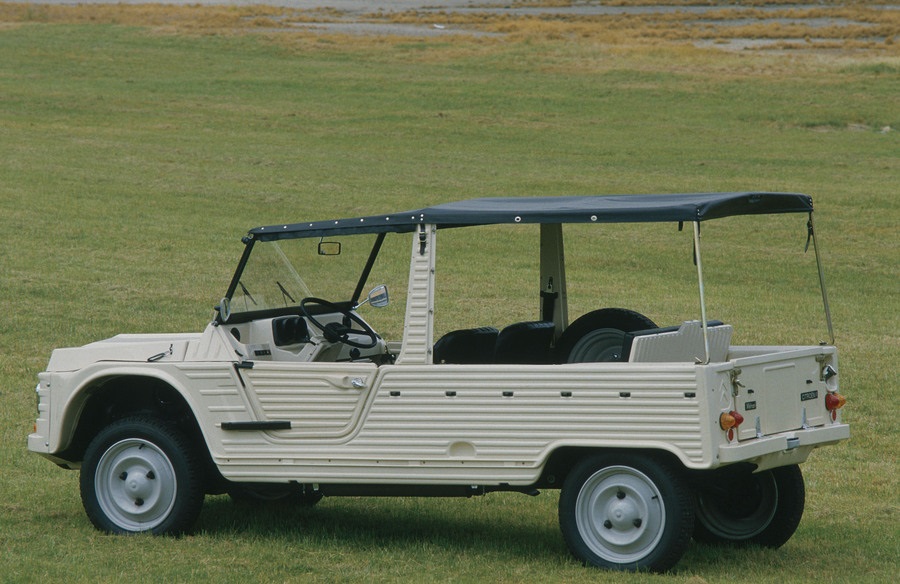 Citroen Méhari, nel 1947 nasceva l’idea dell’auto ‘di plastica’.