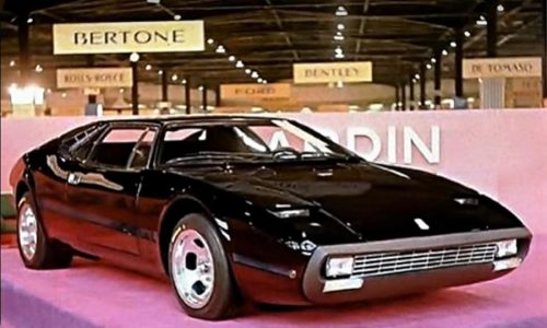 Pierre Cardin, stilista di moda che costruì vetture di lusso.