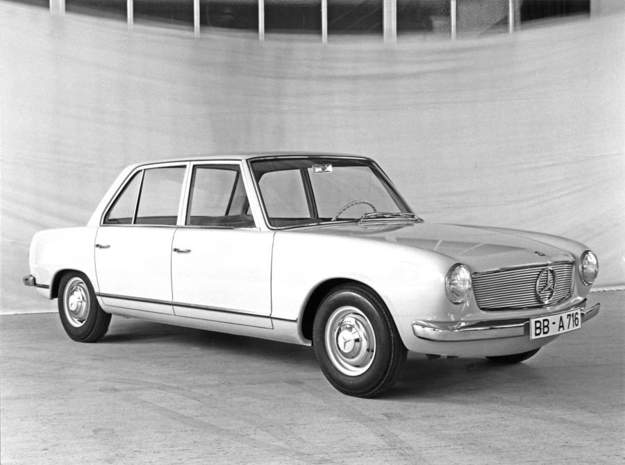 Mercedes Classe C, la Baby-Benz dalla storia quarantennale.