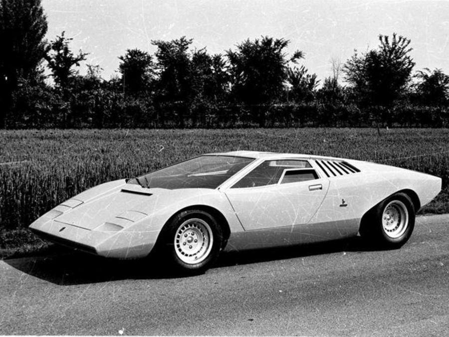 Lamborghini Countach LP 500 compie 50 anni.