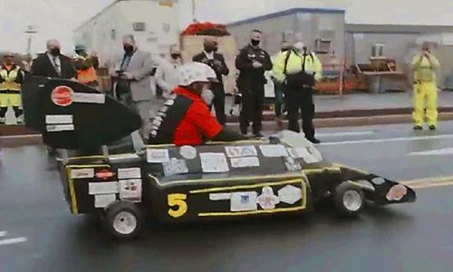 Guinness Record, Andretti su auto-torta a 27,5 km all’ora.