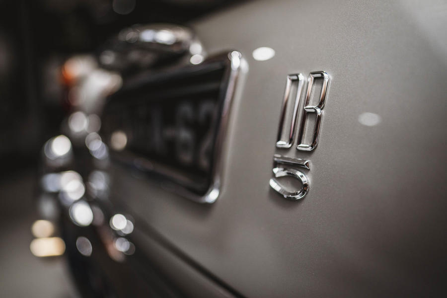 Aston Martin DB5, ‘Goldfinger Continuation’ nel segno di 007.