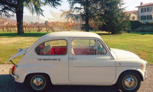 Abarth 850 TC, compie 60 anni la piccola che vinceva le gare.