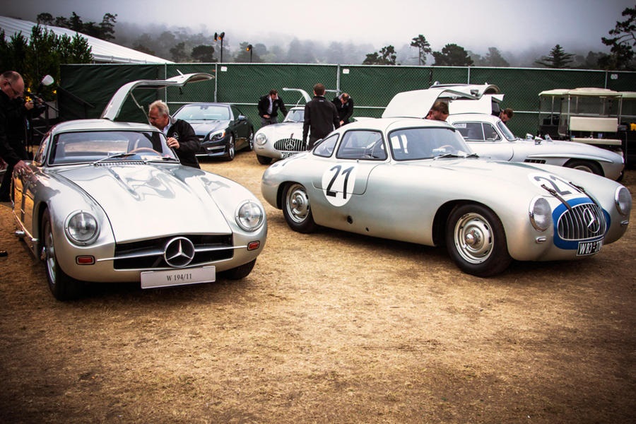 Mercedes SL, la serie leggendaria celebrata a Pebble Beach.