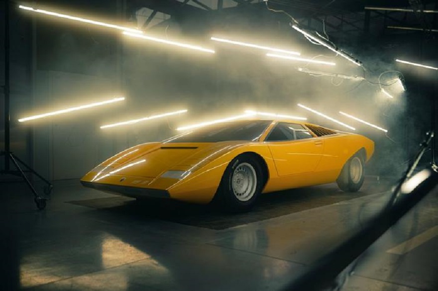 Pirelli riproduce il Cinturato CN12 che equipaggiava la Countach del 1971.